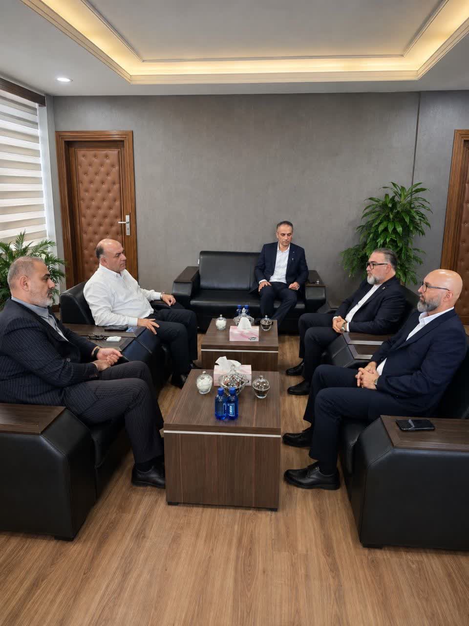نشست مدیرعامل گلف اجنسی ایران با مدیرعامل شرکت توسعه و مدیریت فرودگاه‌ها و بنادر کیش